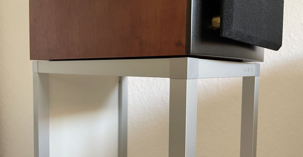 Passt genau: Die Maße der Triangle Comete EX decken sich exakt mit dem Rahmen der Ständer.