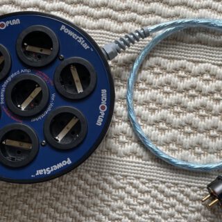 Monochrom blau in blau: Der Audioplan PowerStar nach der Modifikation