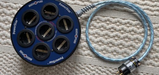 Monochrom blau in blau: Der Audioplan PowerStar nach der Modifikation